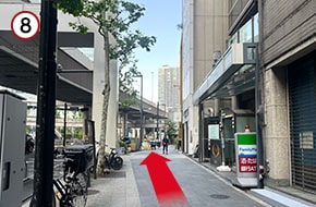 ファミリーマートを通り過ぎます。