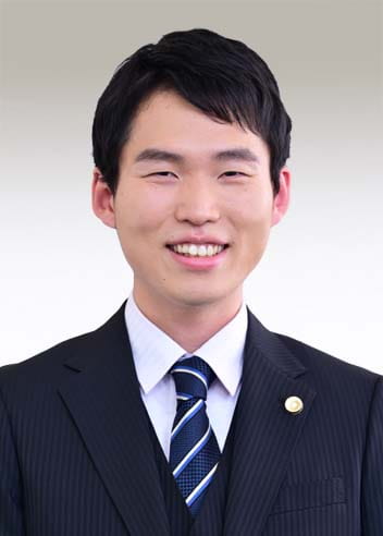 弁護士&nbsp;山本 悠介