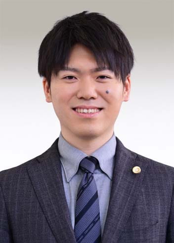 弁護士&nbsp;藤岡 優希
