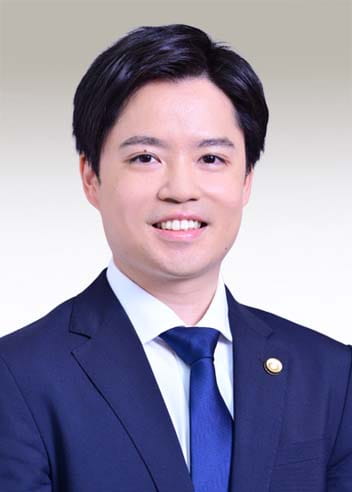 弁護士&nbsp;須藤 有介