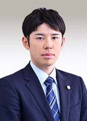 石谷 卓巳